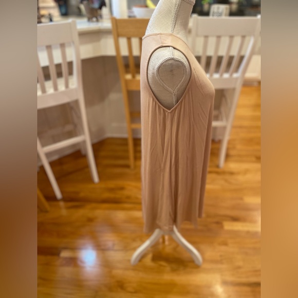 💜 5 for $25 or 3 for $18 Wishlist tan sleeveless dress - Picture 4 of 6